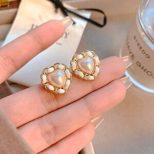 🎀 Bundle earrings, $10 for each, buy 2 get 1 more pairs for free